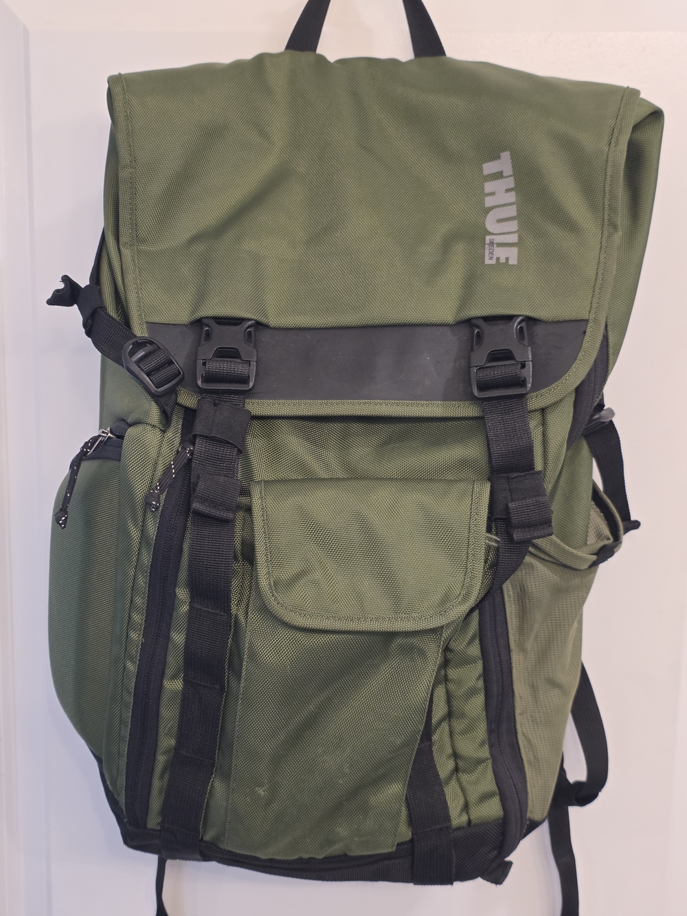 Thule Subterra / Paramount Flapover Laptop Backpack 25L – Olive Dark Green